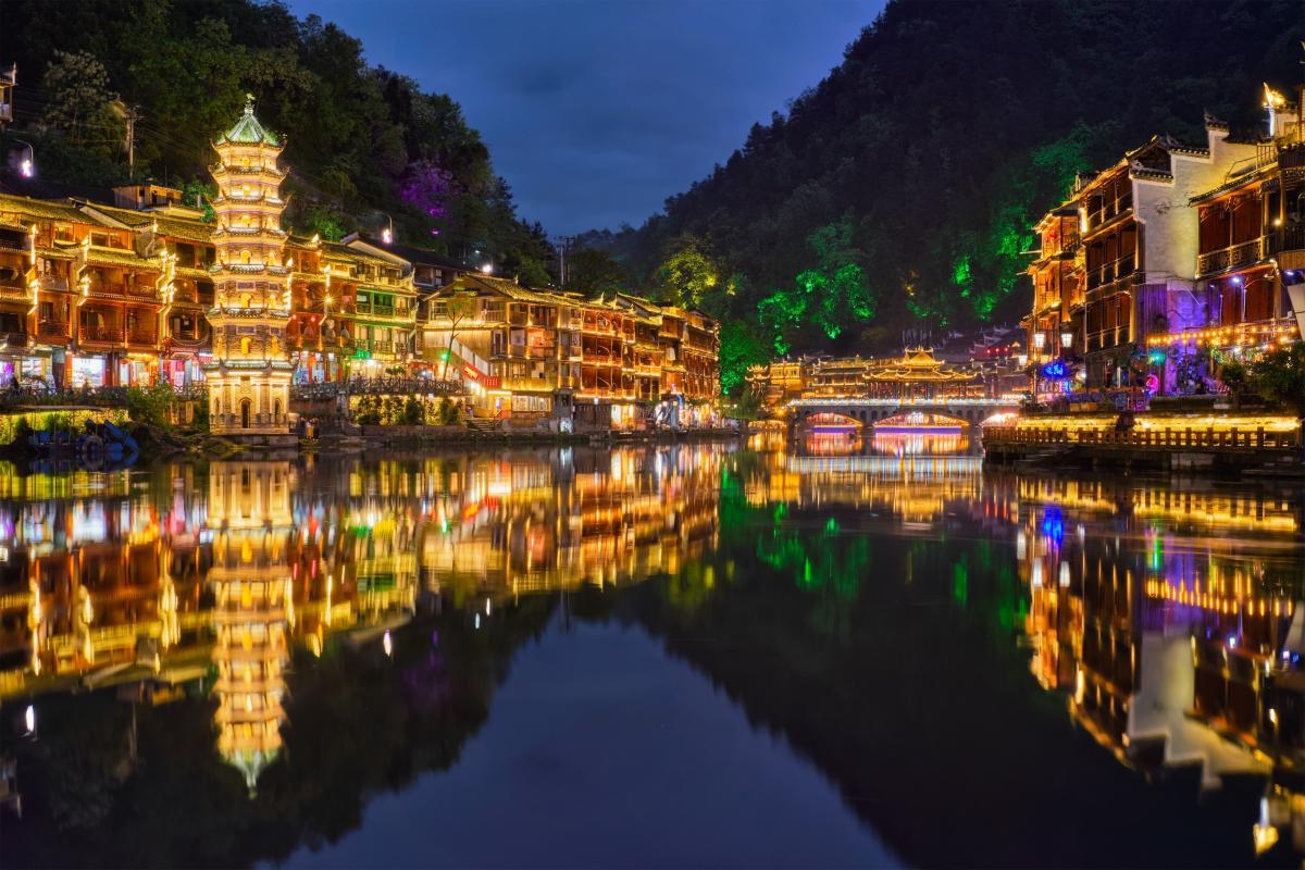 TRƯƠNG GIA GIỚI –  PHƯỢNG HOÀNG CỔ TRẤN – VŨ LĂNG NGUYÊN 2025