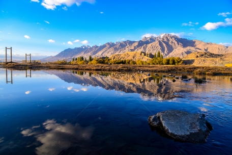 SẮC XUÂN NAM TÂN CƯƠNG – MÙA HOA MƠ HOA ĐÀO